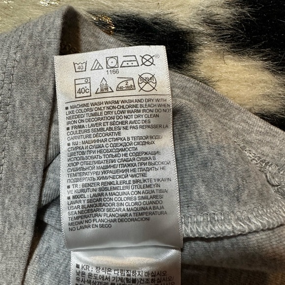 GAP Girl’s Gray Crewneck Long Sleeve Tee Shirt Size Medium - Picture 5 of 8